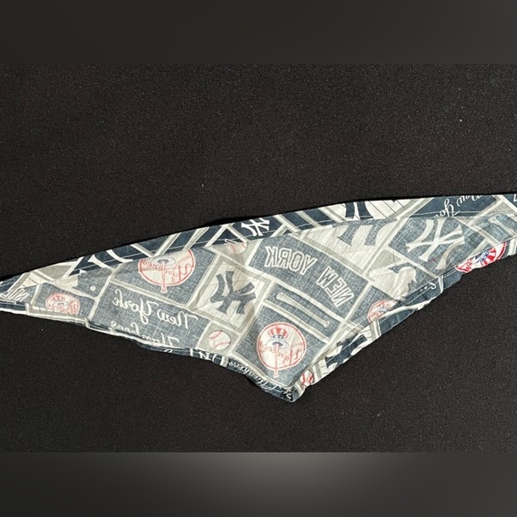 It’s a bandana! Bundle of 2 Yankees bandanas for pups in 2 sizes. EUC - Picture 9 of 9